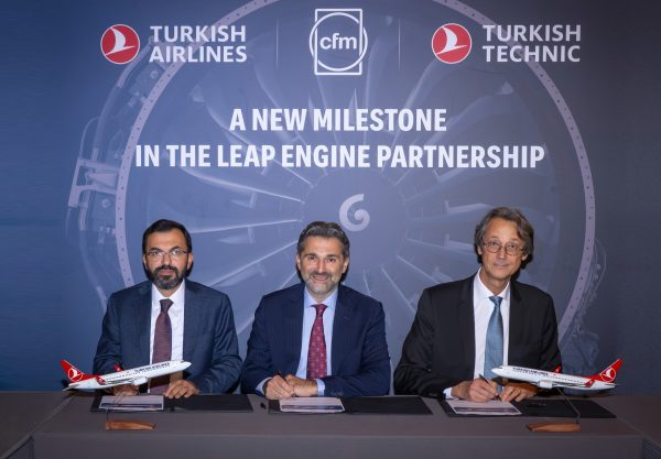 Mikail Akbulut, Murat Şeker ve Olivier Andriès THY–CFM imza töreninde