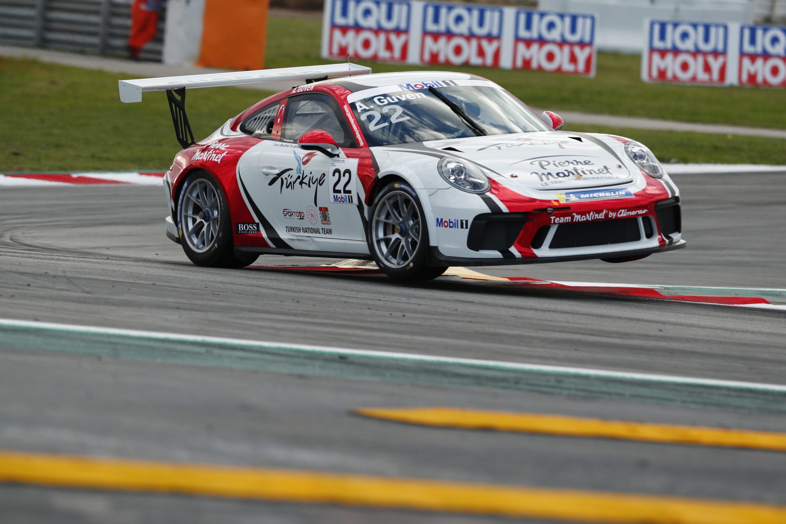 Ayhancan Güven’in Porsche Mobil 1 Supercup’ta kullandığı 22 numaralı yarış otomobili