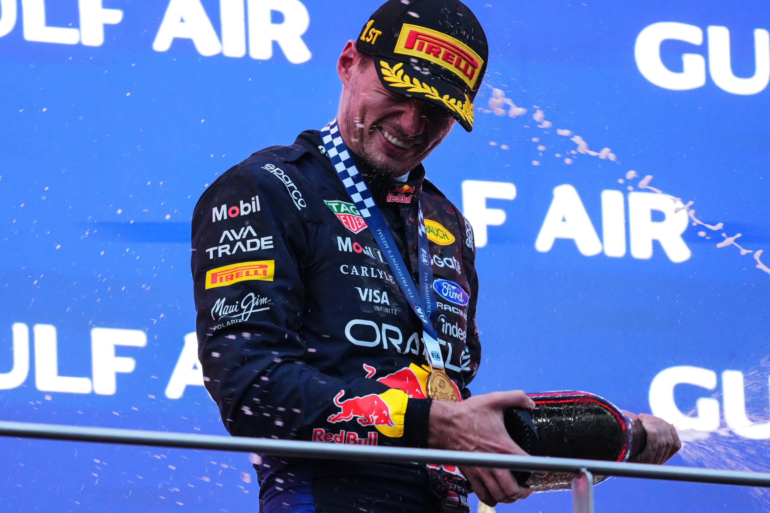 Max Verstappen Sepang podyumunda kutlama yaparken