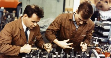 Gerhard Küchle and Valentin Schäffer (left), manufacturing an engine for the Porsche Type 917, 1969/70, Porsche AG