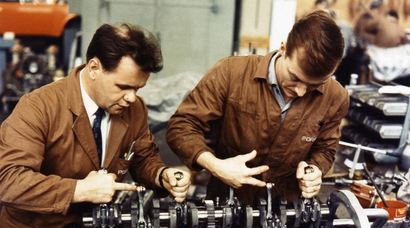 Gerhard Küchle and Valentin Schäffer (left), manufacturing an engine for the Porsche Type 917, 1969/70, Porsche AG