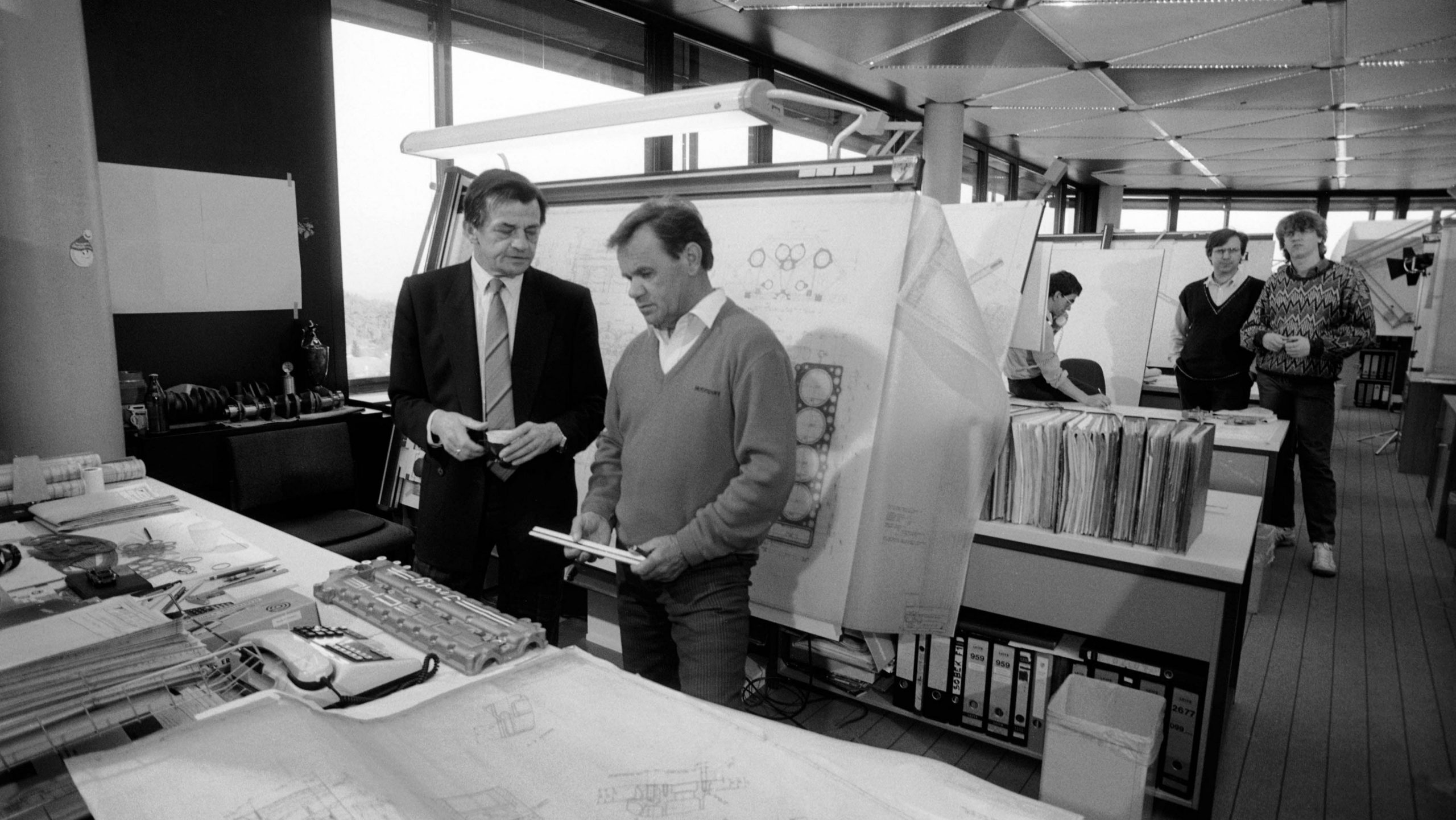 Hans Mezger ve Valentin Schäffer, Indy Porsche projesi, 1987. Fotoğraf: Porsche AG.