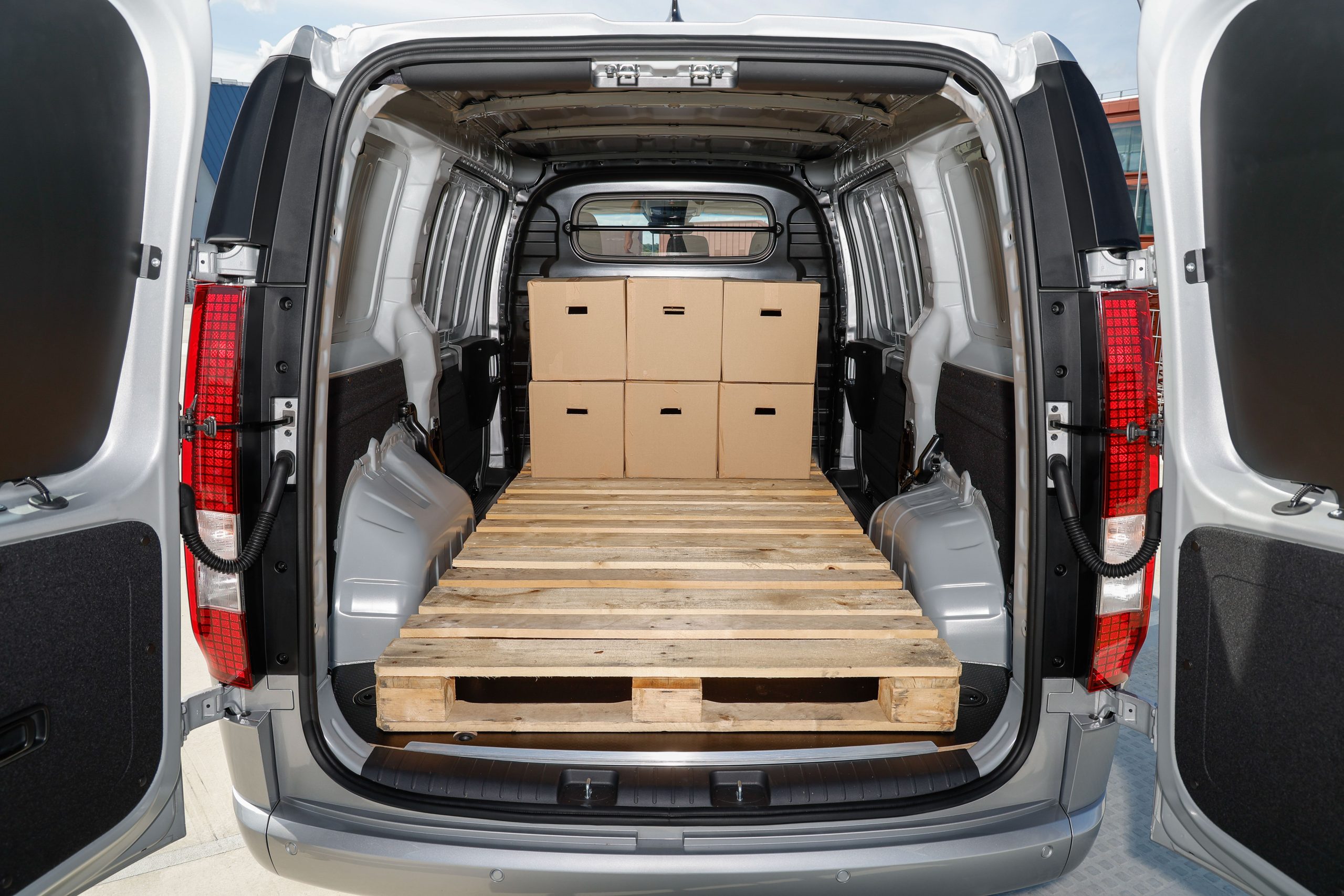 Hyundai STARIA Cargo elektrikli hafif ticari araç