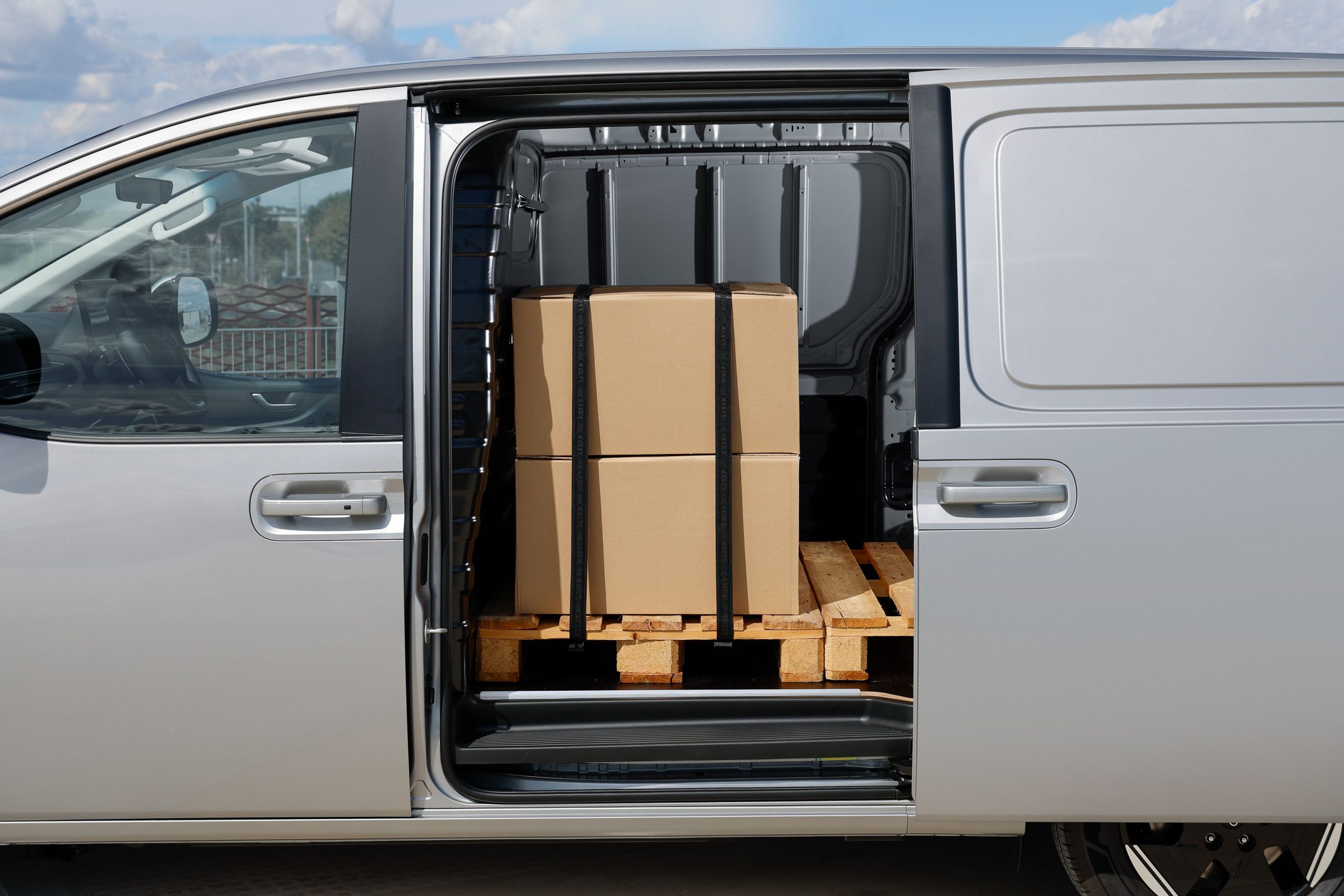 Hyundai STARIA Cargo elektrikli hafif ticari araç