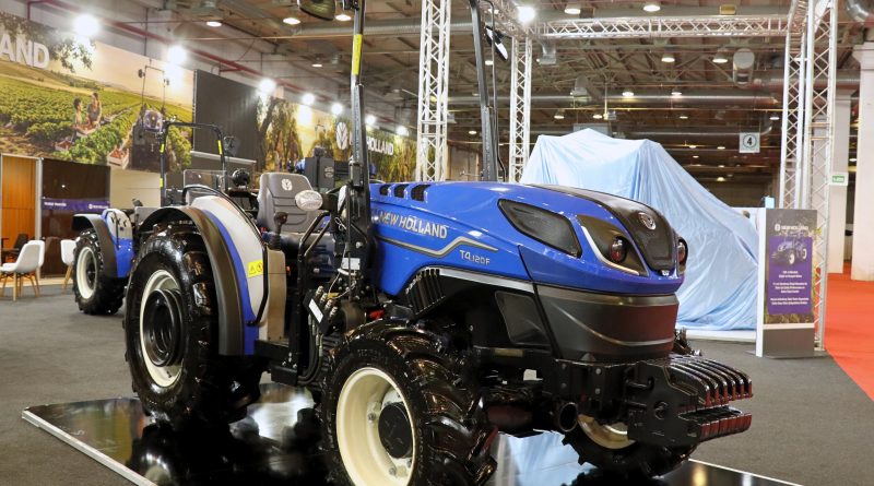 Bursa Tarım Fuarı’nda sergilenen New Holland traktör