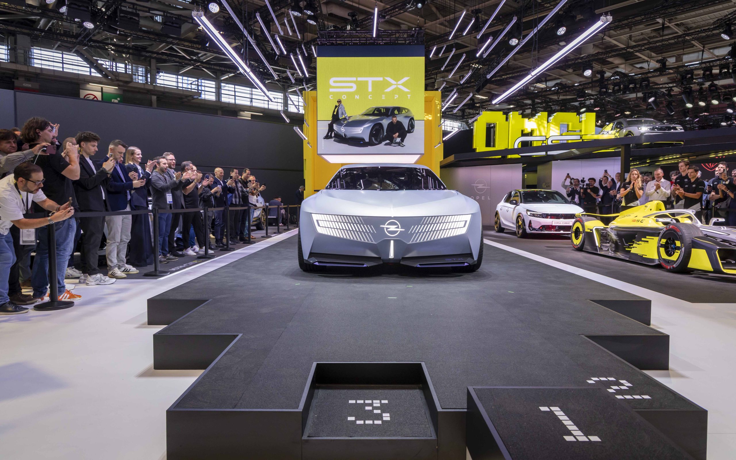 Opel’den Paris’te Çifte Prömiyer: STX Concept ve GSE 27FE