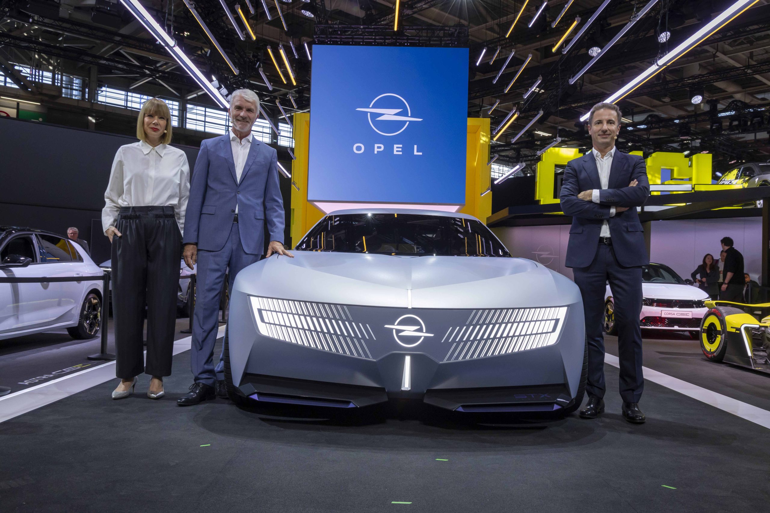 Opel STX Concept  Lansmanı-3.jpeg