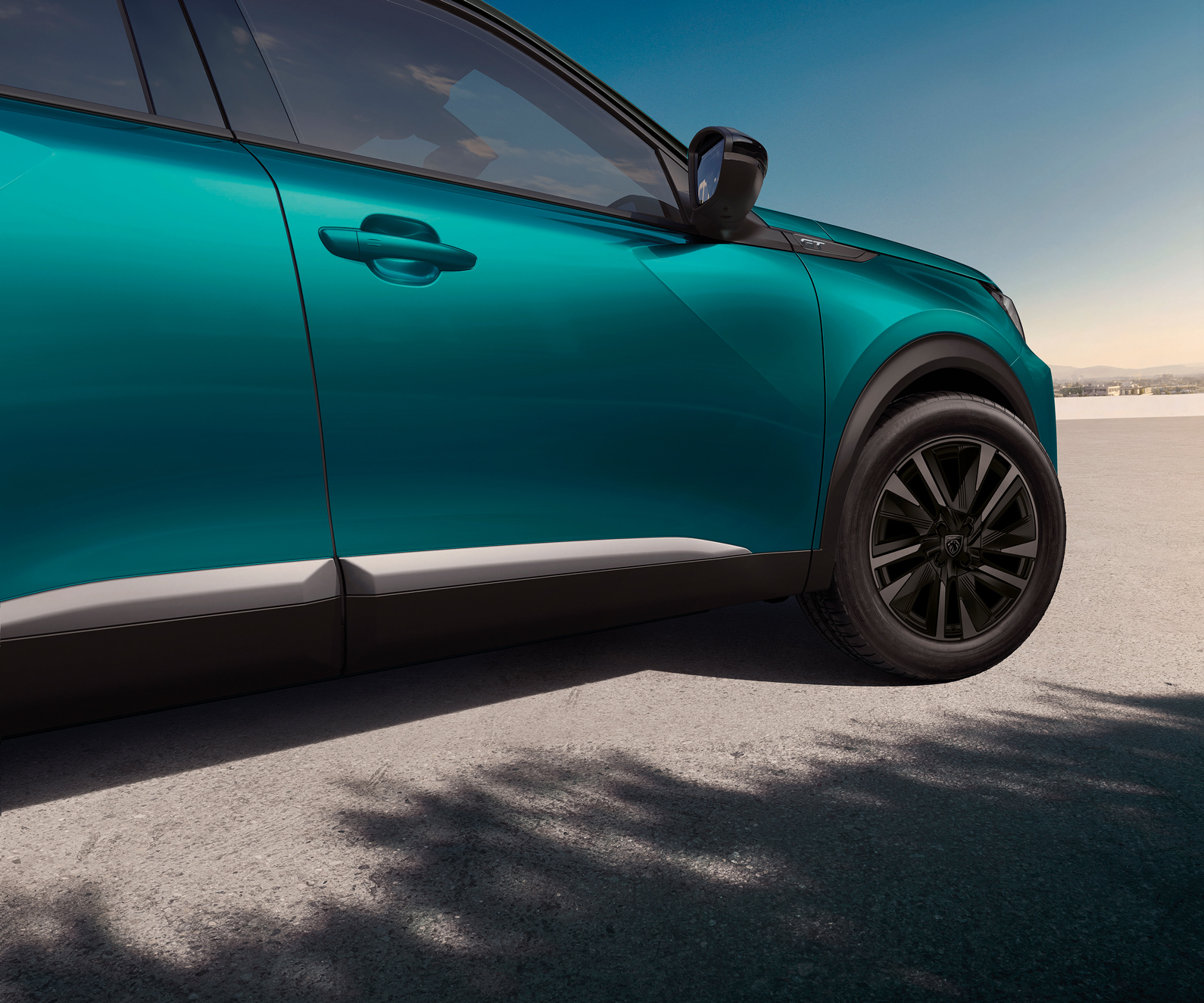Peugeot 2008 İyonya Mavi yan tasarım ve jant detayı