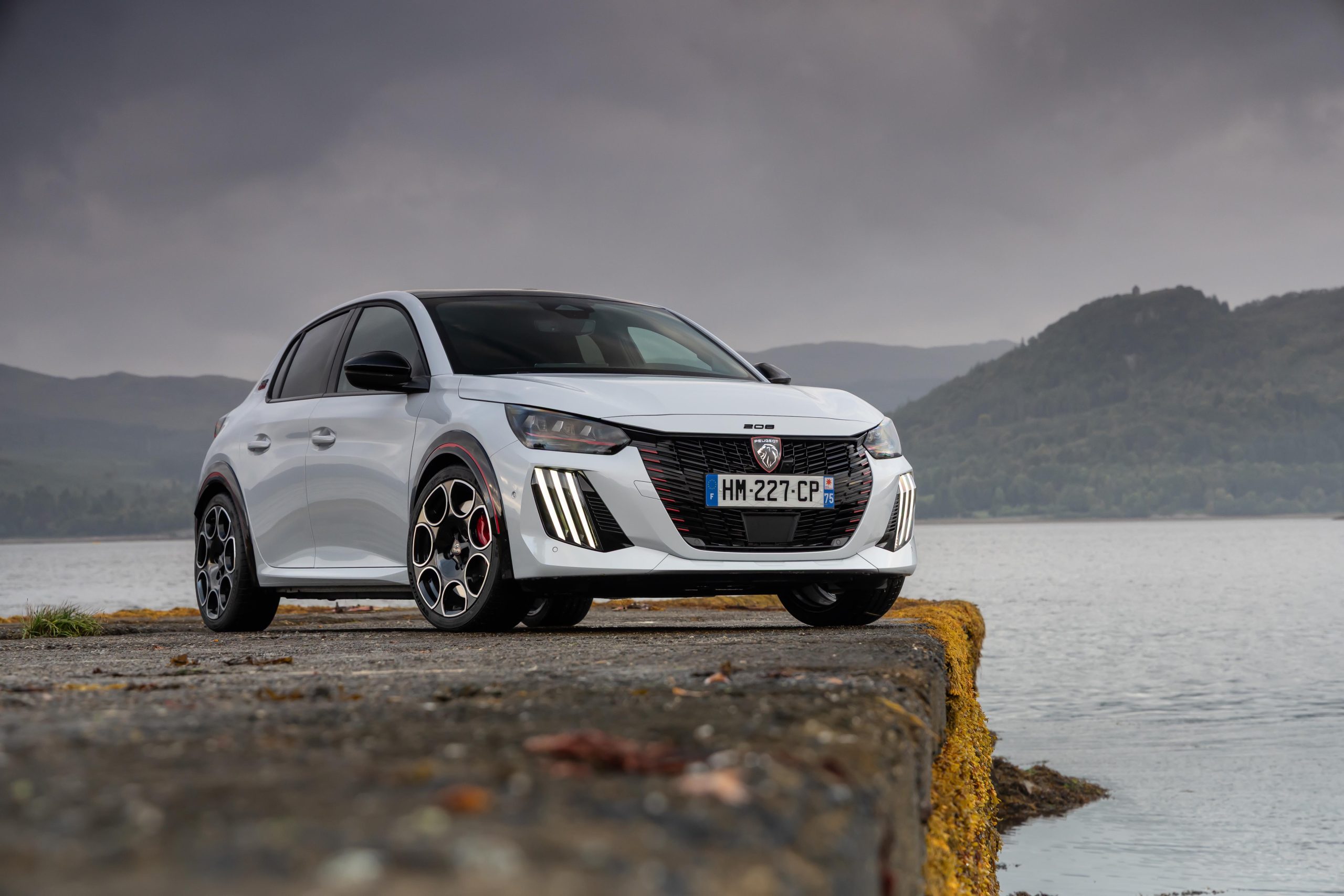 Yeni Peugeot E-208 GTi