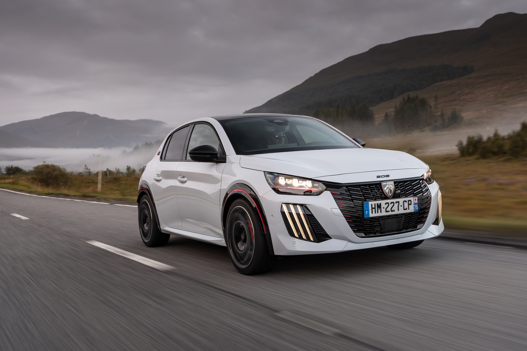 Yeni Peugeot E-208 GTi