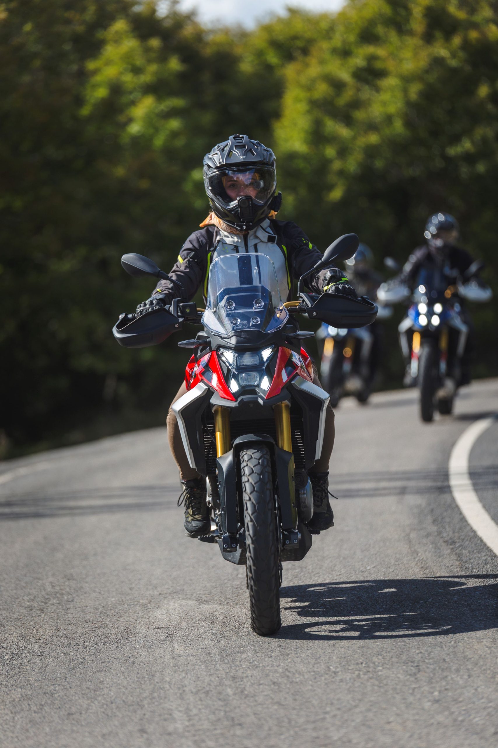 BMW F 450 GS ile yol sürüşü
