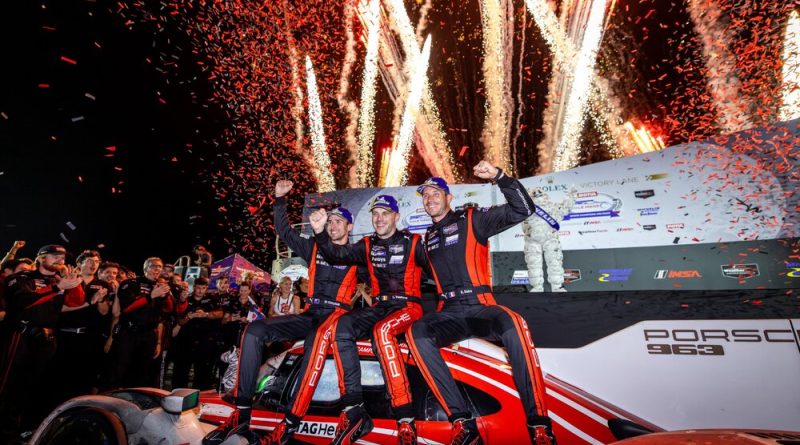 Matt Campbell, Laurens Vanthoor ve Kévin Estre, Petit Le Mans podyumunda